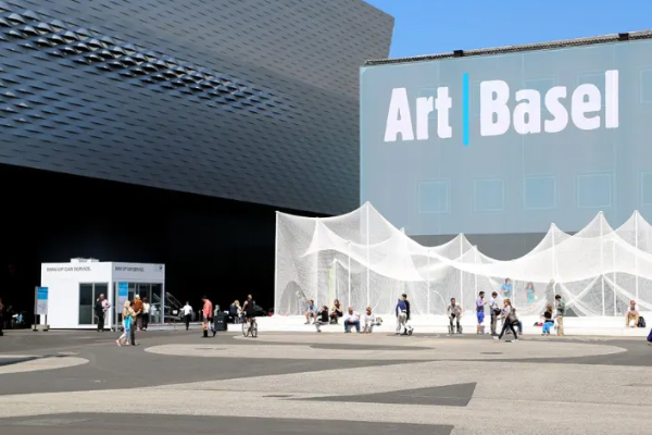 an image of two people engaged in intercourse, but the image is blurred out and heavily pixelated